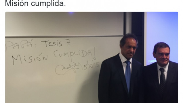 imagen Denunciaron a Daniel Scioli por fraude en la obtención de su título