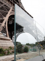 Un muro de vidrio para proteger la Torre Eiffel
