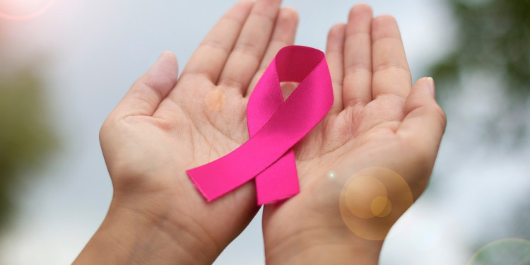 Presentan una jornada de concientización contra el cáncer de mama y su detección temprana
