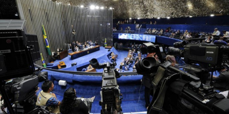 El Senado brasileño reanuda el juicio contra Dilma