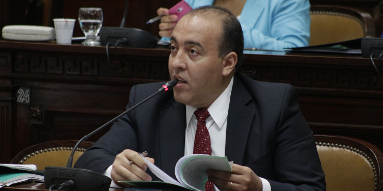 Un senador advirtió que Cornejo deberá excluírse de una posible reelección