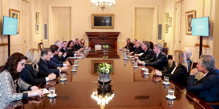 Senadores de la oposición apoyaron las medidas financieras de Macri