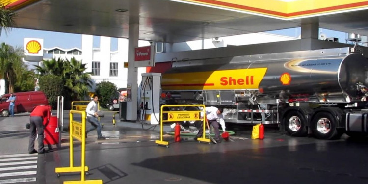 Shell baja sus combustibles un 2,7%