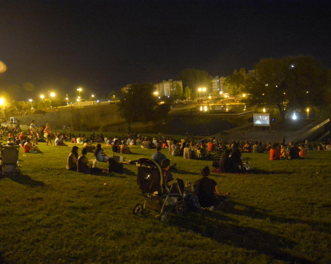 Espectáculo de luces pero sin ruido, en el Parque Central