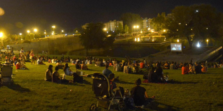 Espectáculo de luces pero sin ruido, en el Parque Central