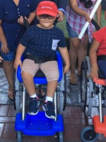 Inclusión: un argentino creó una silla de ruedas de bajo costo