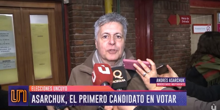 Asarchuk fue el primer candidato en votar