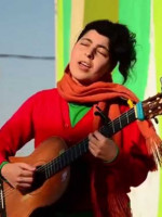 Sofía Viola llega con su guitarra al Ciclo Wanaku