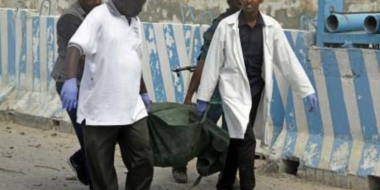 Trece muertos tras un doble atentado en un aeropuerto de Somalia