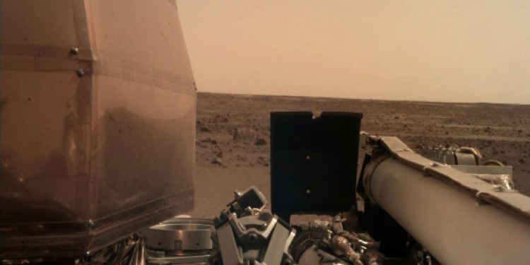 La sonda InSight llegó a Marte y envió la primera imagen