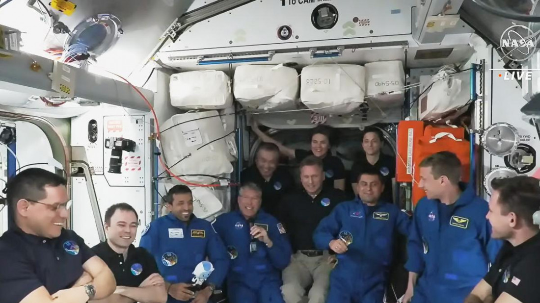 Los astronautas de la misión SpaceX Dragon llegaron a la Estación Espacial Internacional