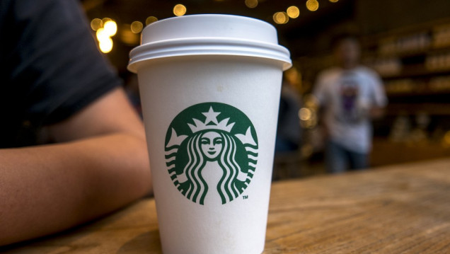 imagen Pasó en Argentina: en un local de Starbucks "robaban" bitcoins