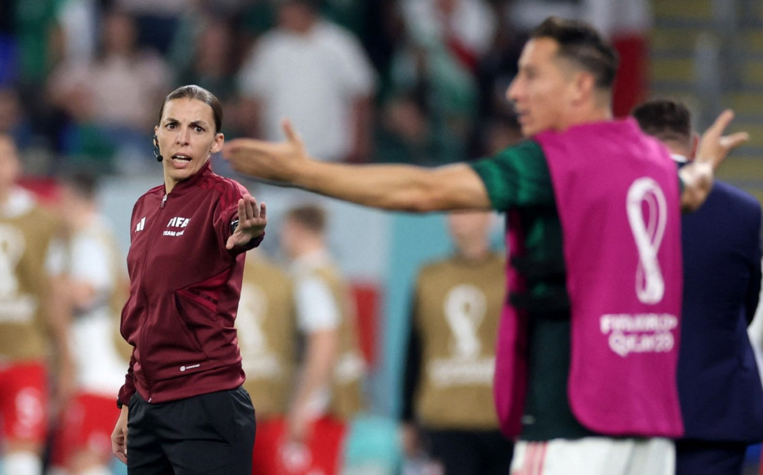 Por primera vez, una mujer estará a cargo del arbitraje en un mundial de fútbol masculino