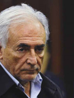 Strauss-Kahn declara bajo custodia por una causa sobre una red de prostitución