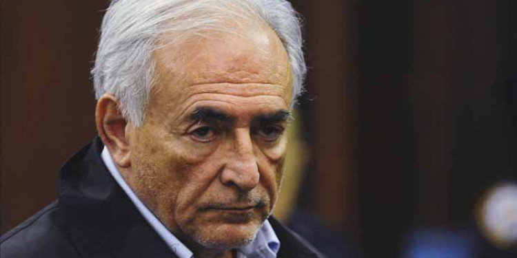 Strauss-Kahn declara bajo custodia por una causa sobre una red de prostitución