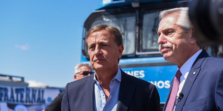 La llegada del tren a Mendoza volvió a unir para la foto a Fernández y Suarez