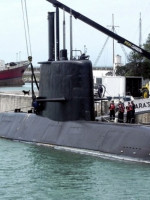 Cinco buques siguen buscando al submarino
