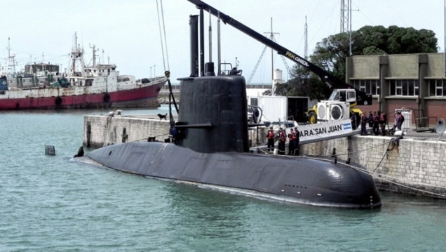 imagen Cinco buques siguen buscando al submarino
