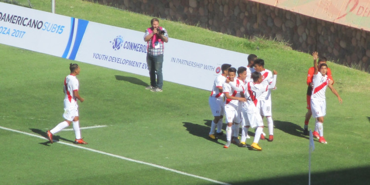 Perú no perdonó y goleó a Bolivia