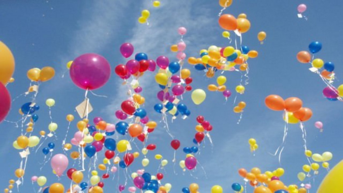 Suelta de globos en el día mundial por la Fibrosis Quística