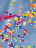 Suelta de globos en el día mundial por la Fibrosis Quística