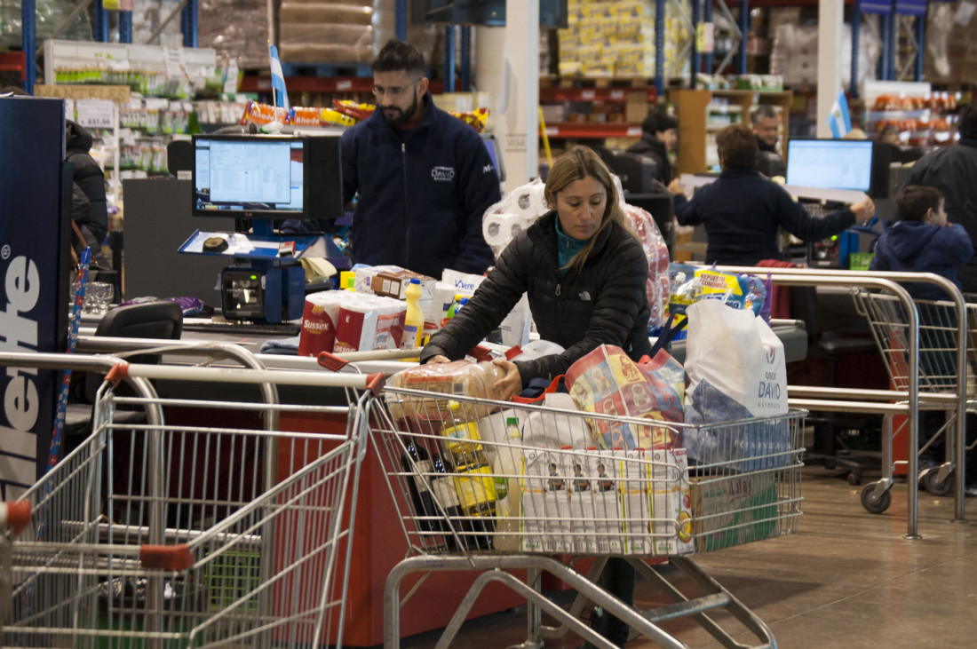 Tres trucos para elegir la fila más rápida en el supermercado