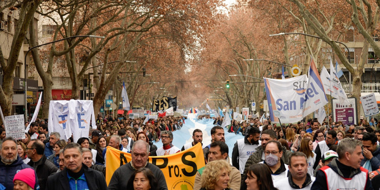 Las causas de la escalada de tensión gremial y los desafíos que afronta la gestión de Suarez