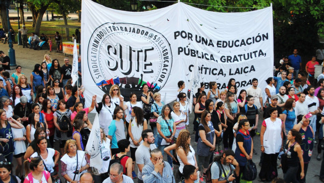 imagen La Corte en el centro de la mesa de Cornejo