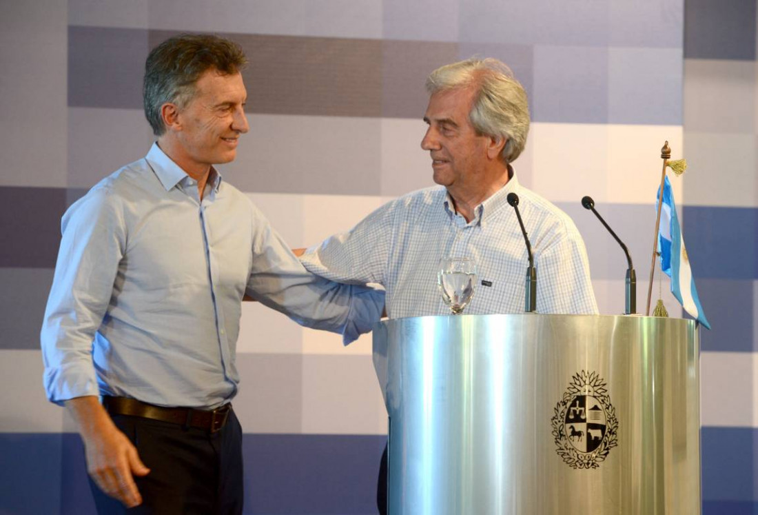 Macri y Tabaré acordaron la candidatura para el Mundial de Fútbol 2030