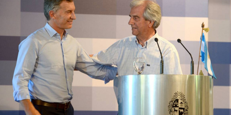 Macri y Tabaré acordaron la candidatura para el Mundial de Fútbol 2030