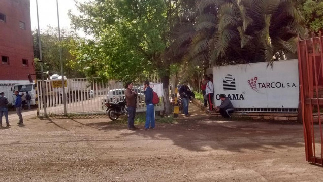 imagen Se hizo ver el dueño de la alcoholera que dejó a sus empleados sin sueldo