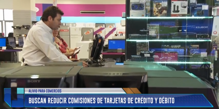 Buscan reducir comisiones de tarjetas de crédito y débito