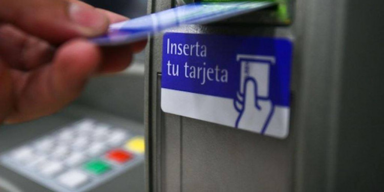 No habrá límites para la extracción de dinero en efectivo fuera del país