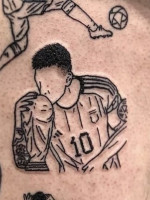 Furor por los tatuajes: "Messi besando la copa, las estrellitas y los guantes de Dibu son los más elegidos"