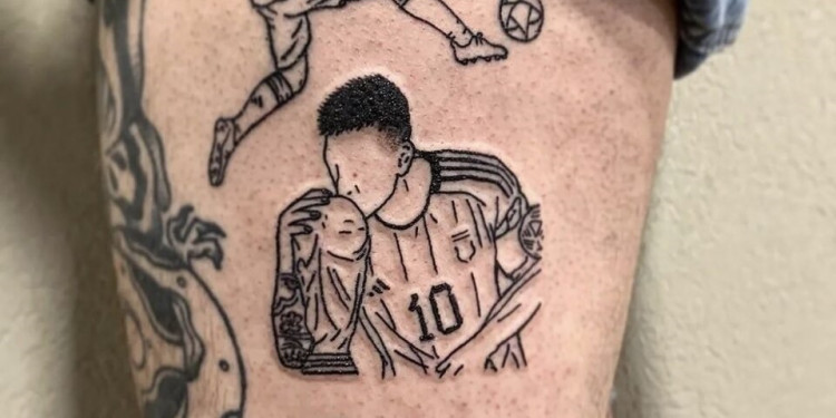 Furor por los tatuajes: "Messi besando la copa, las estrellitas y los guantes de Dibu son los más elegidos"