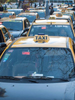 Nuevo round de la disputa entre Uber y los taxistas