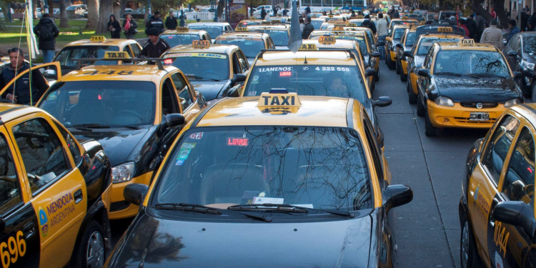 Nuevo round de la disputa entre Uber y los taxistas