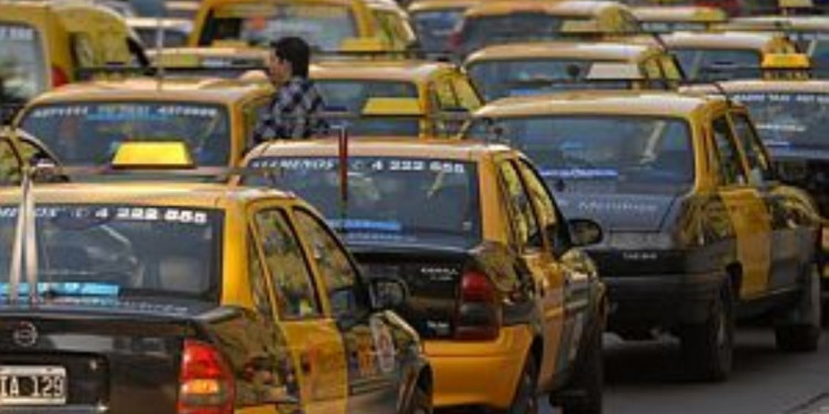 Taxistas buscan determinar científicamente el valor de sus tarifas