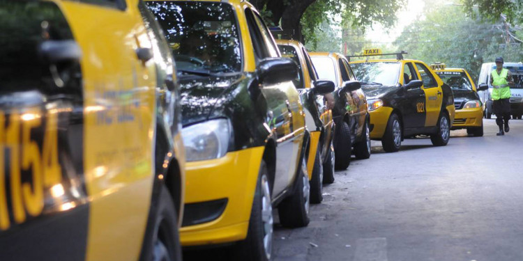 Taxistas podrían bloquear acceso al aeropuerto 