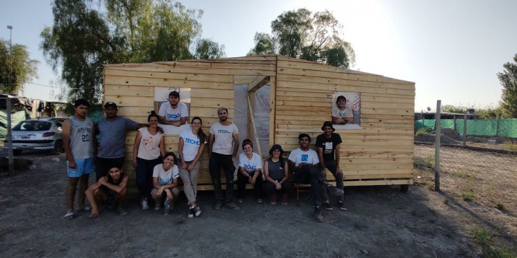 La organización Techo ya concretó las primeras ocho viviendas sociales en Mendoza 
