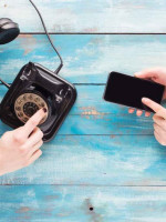 Rebeldes del siglo XXI: cómo viven quienes se niegan a tener un teléfono móvil