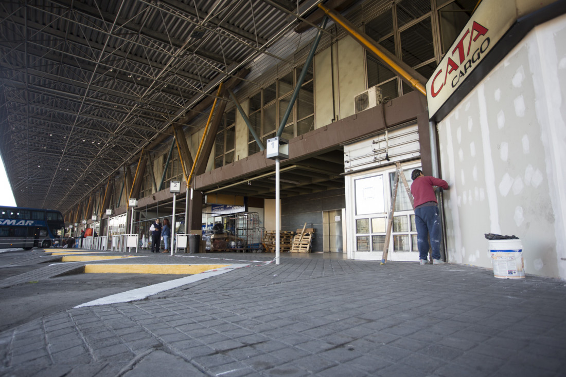 El cierre del aeropuerto impacta en la Terminal de Ómnibus