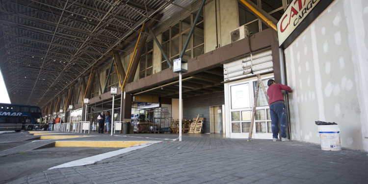 El cierre del aeropuerto impacta en la Terminal de Ómnibus