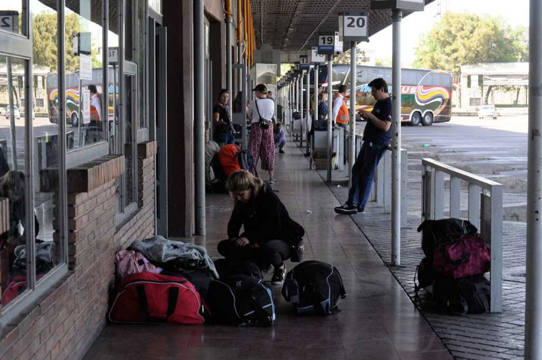 Suben hasta un 30 % los pasajes de micros de larga distancia