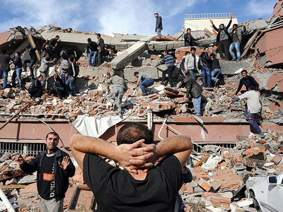 Ya son 366 los muertos y miles los damnificados por el sismo en Turquía