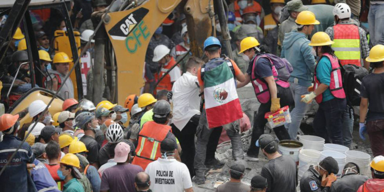 Ya son 324 los muertos por el terremoto en México