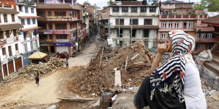 Ya son más de 7000 los muertos por el terremoto que azotó a Nepal