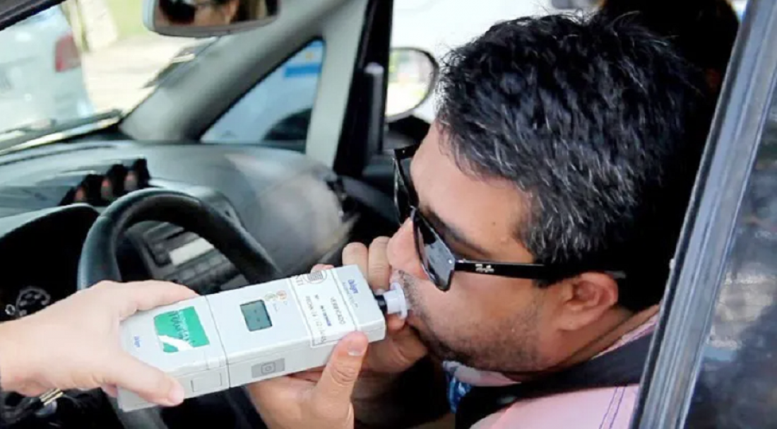 "Ni café ni agua ni pegarse una ducha ayudará a la persona a quitarse el alcohol en sangre"