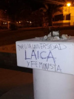 Estudiantes quitaron símbolos religiosos de la UNCUYO en medio de la protesta