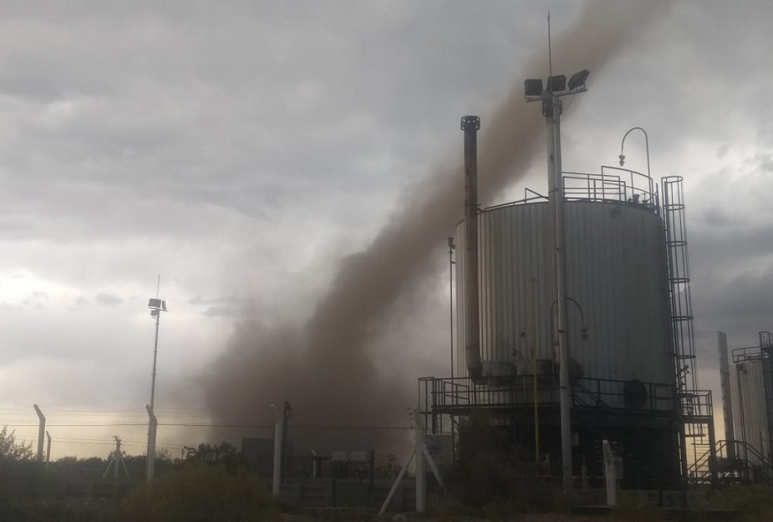 Un tornado sorprendió a trabajadores petroleros en Malargüe: ¿es un fenómeno usual para el sur de Mendoza?